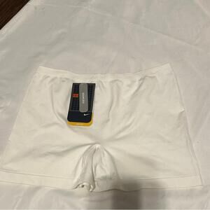 Nike Standard Seamless Shorts